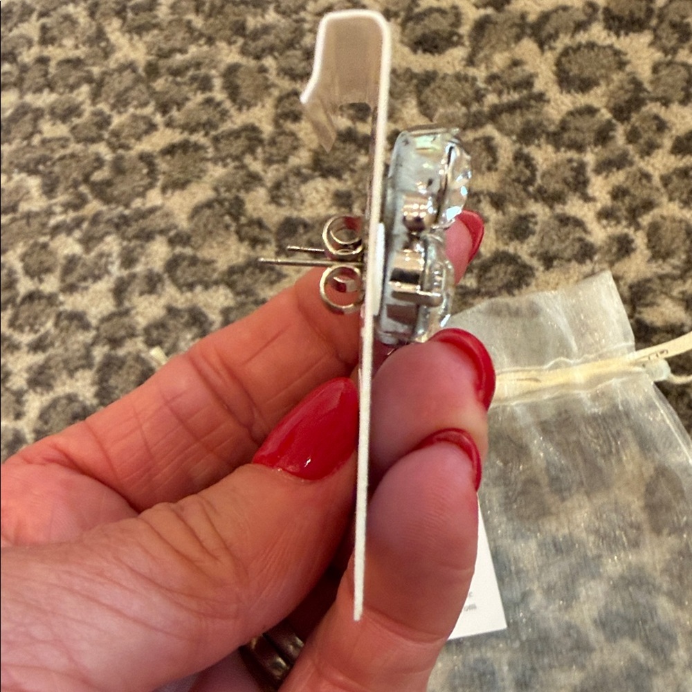 Sorrelli Crystal Statement Earrings! Beautiful and NWOT. LOOK! - Picture 6 of 9